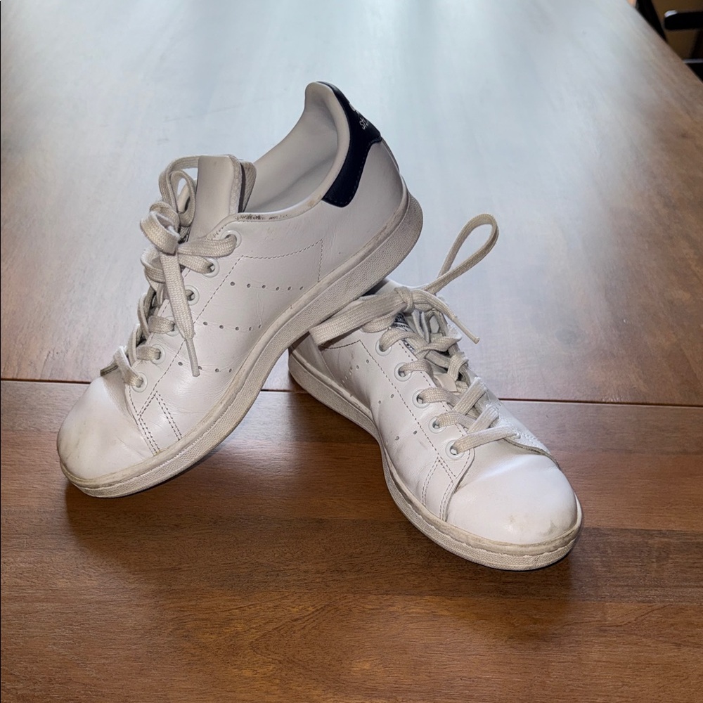 Adidas Stan Smith Classic White Sneakers with Navy accents, size 6